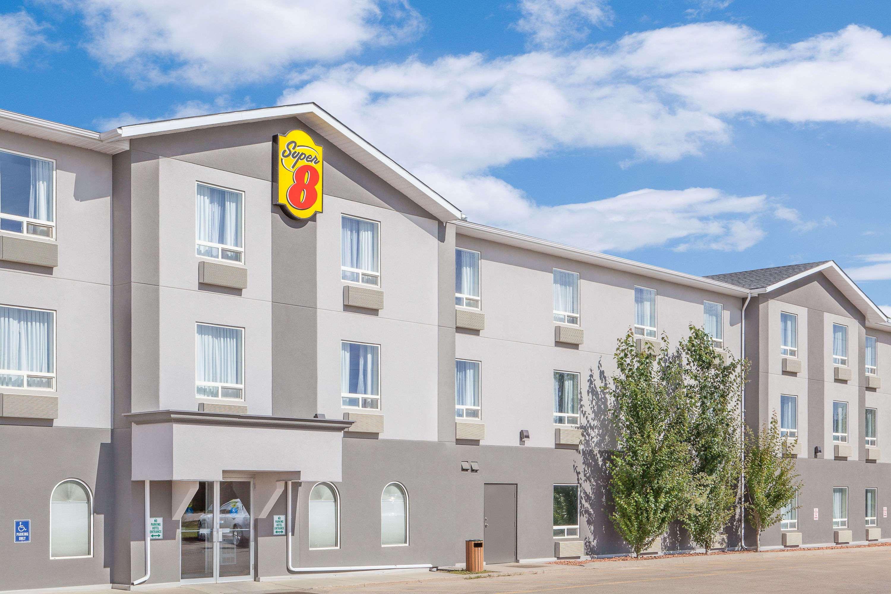 Super 8 By Wyndham Athabasca Ab Hotell Exteriör bild